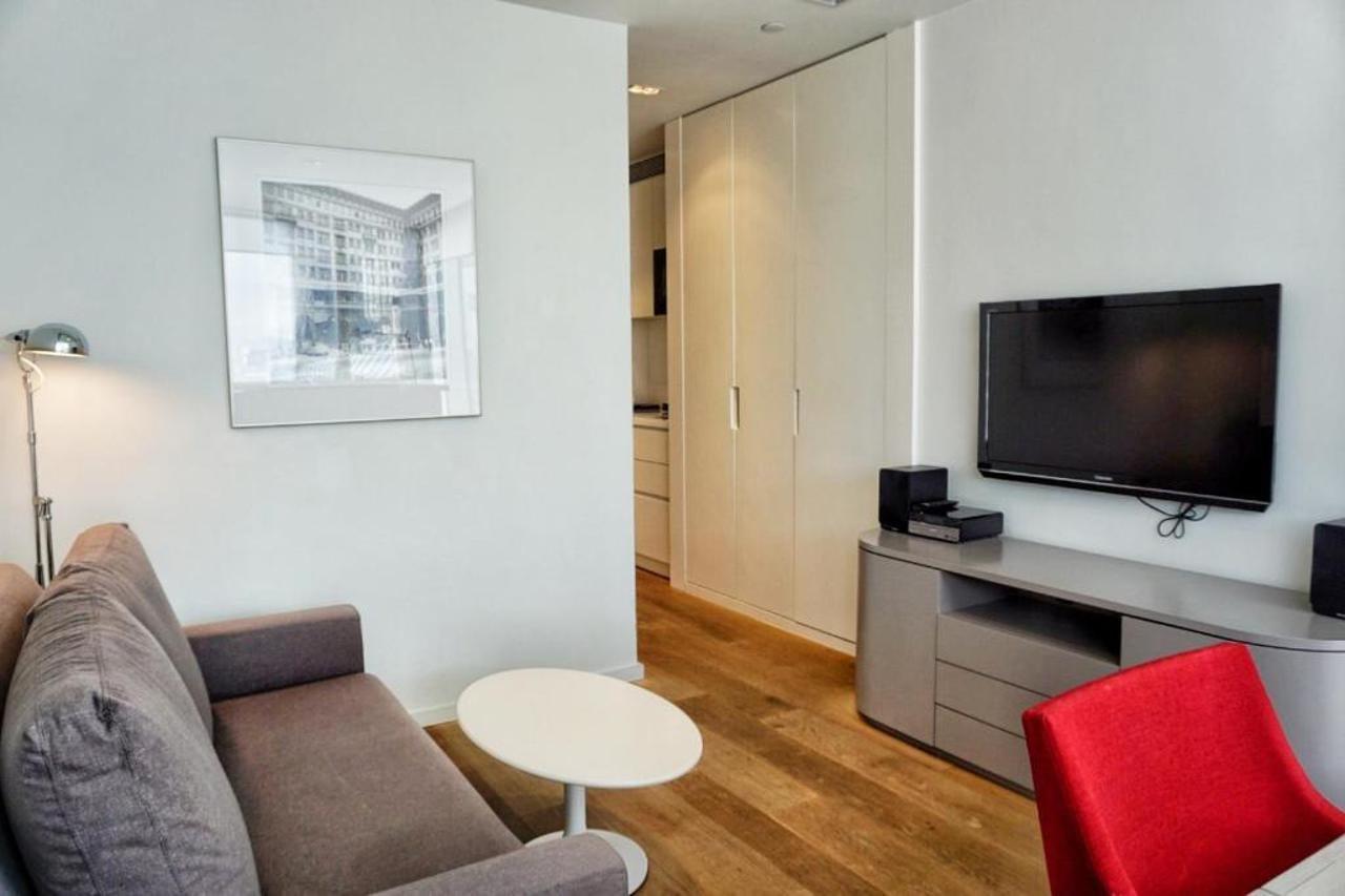 Twenty One Whitfield Aparthotel Hong Kong Exterior photo